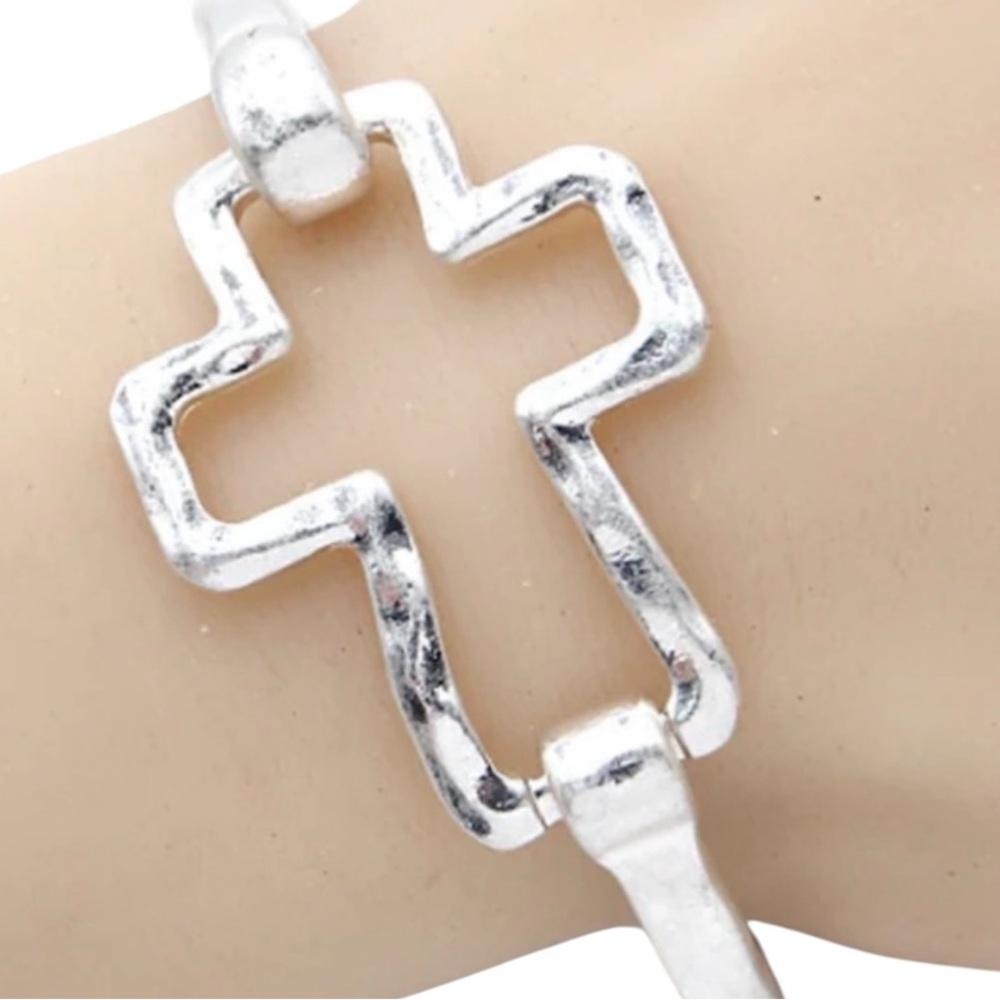 New Silver Hammered Cross Hinge Bangle Bracelet
C3